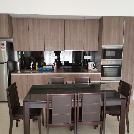 By The Sea Batu Ferringhi Beach Front Apartment Suite المظهر الخارجي الصورة