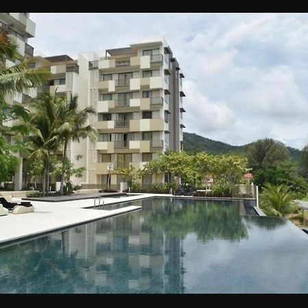 By The Sea Batu Ferringhi Beach Front Apartment Suite المظهر الخارجي الصورة