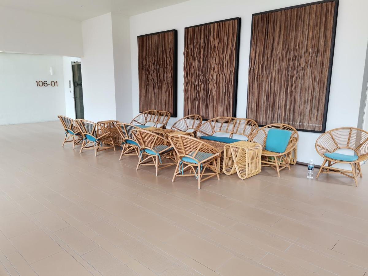 By The Sea Batu Ferringhi Beach Front Apartment Suite المظهر الخارجي الصورة