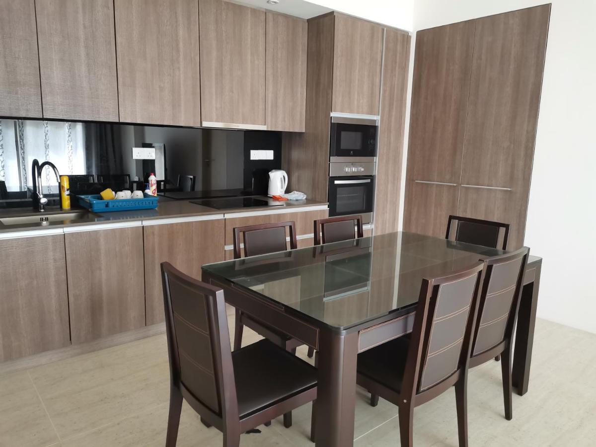 By The Sea Batu Ferringhi Beach Front Apartment Suite المظهر الخارجي الصورة